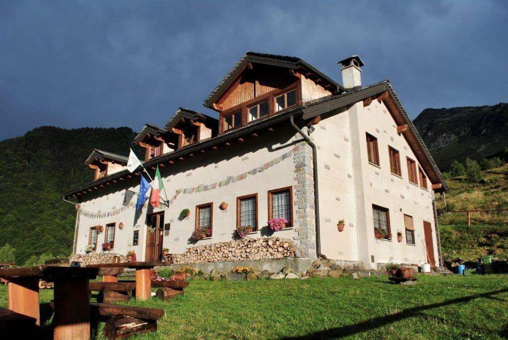 Rifugio Parpinasca Vandrarhem Trontano Exteriör bild